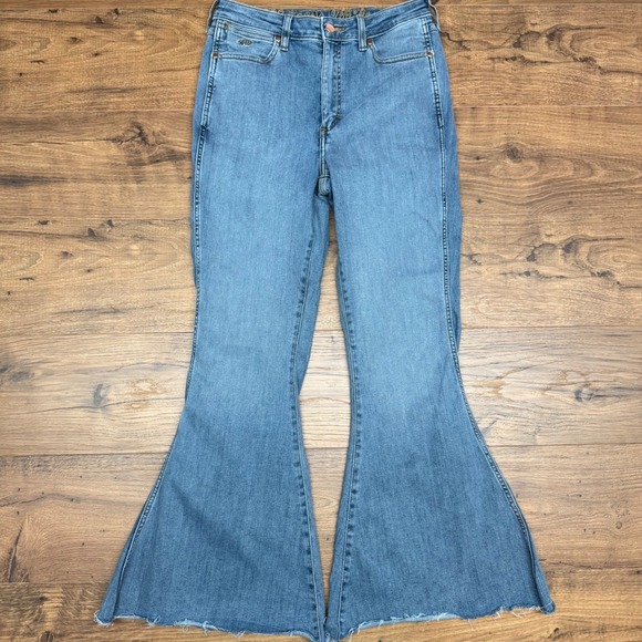 Wrangler Denim - Wrangler Lainey Wilson Women 29* Bell Bottom Jean High Rise Raw Hem Western Boho